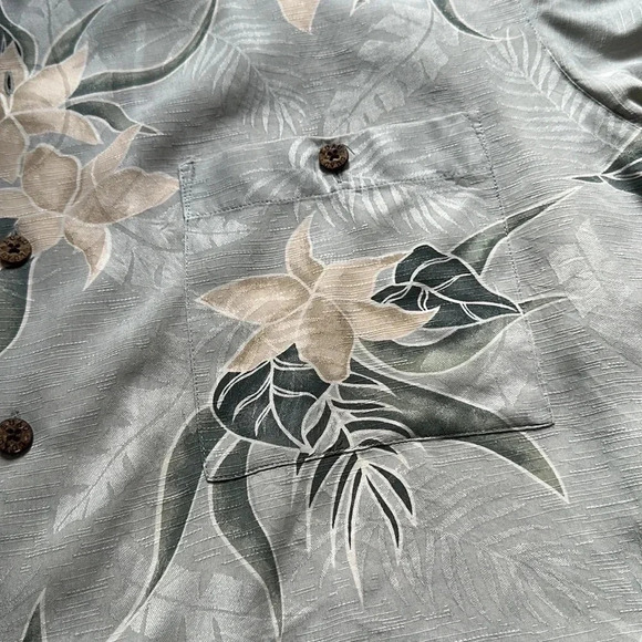 Luau silk Hawaiian shirt flowers button up size large - Picture 2 of 5